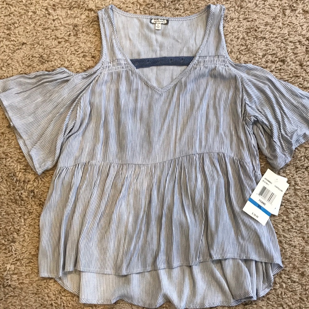 NWT eyeshadow women’s top! 💙